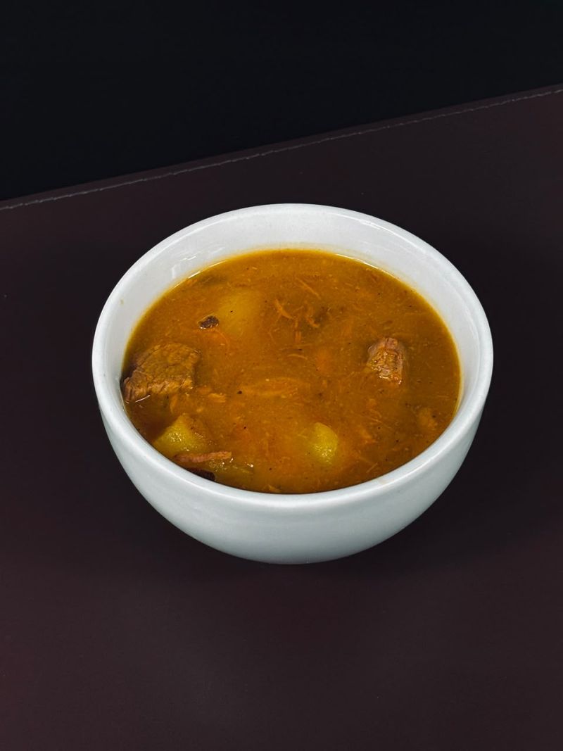 Sopa de mandioca com alcatra